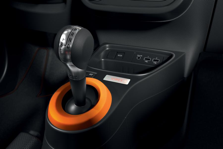 Интерьер Renault Twingo Z.E. Vibes 2020 года  (фото 5 из 24)